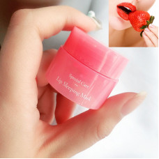 Sleeping mask for lip maintenance nourishes and protects